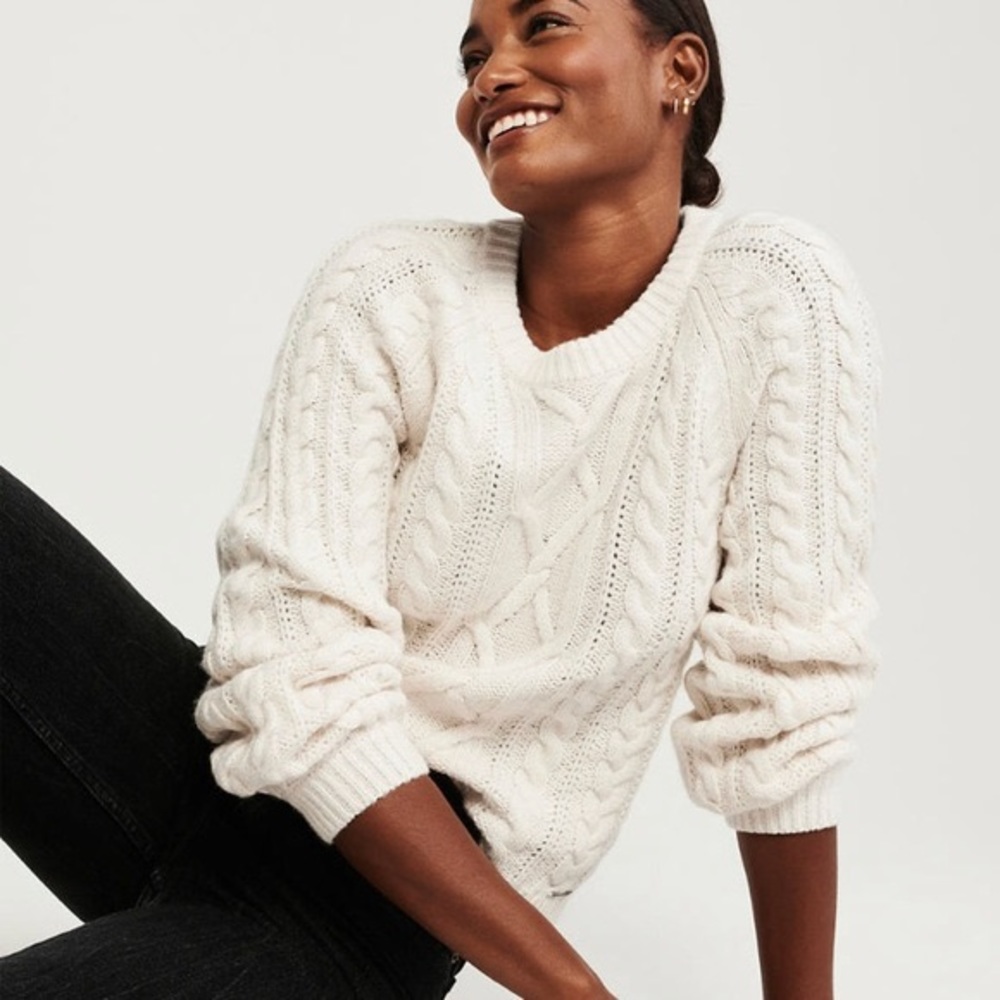 NWOT Abercrombie and Fitch Cable Knit Crew Sweater